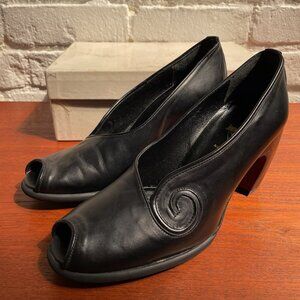 John Fluevog Black Leather "Peep" Pump EU39 NWT